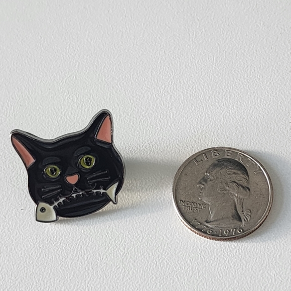 Dangerfield Cat pin - Picture 3 of 3